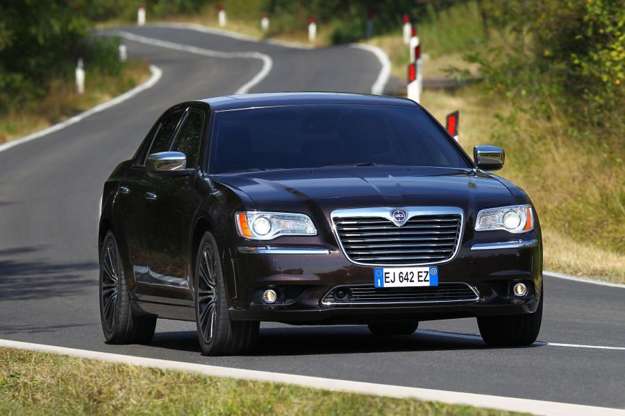  Lancia Thema 2011 года  (фото 1 из 77)